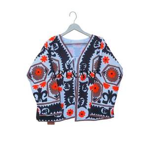 Última Colección, Alta Calidad, Ecológico, Hecho a Mano, Bordado Suzani con Detalle de Botones, 100% Algodón, Acolchado, Tejido, Transpirable - Product Image 1