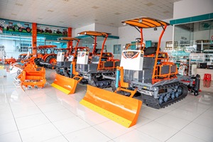 Tractor Agrícola Profesional HOGICO HG80VN de 80HP con Turbo, Maquinaria Agrícola de Uso Pesado para Operaciones en Campo - Product Image 3