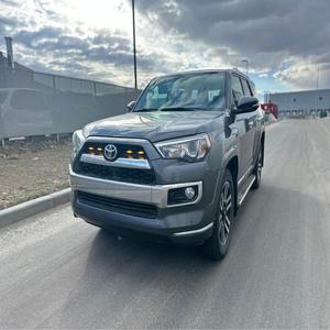 Toyota 4 Runner d'occasion en vente chaude Fresh & Clean Fairly Used No Accident History Meilleur prix en stock à vendre - Product Image 1