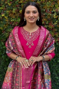 Grand Elegant Straight Kurti Pant Dupatta Set Colección étnica india opulenta para B2B Venta al por mayor y regalos corporativos - Product Image 2