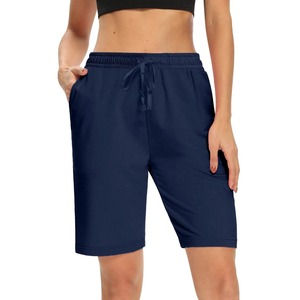 Pantalones Cortos Largos hasta la rodilla para mujer con bolsillos Leggings de yoga atléticos sueltos de talla grande para caminar para mujer - Product Image 3