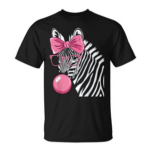 Maglietta promozionale con zebra che indossa occhiali e soffia bolle di gomma rosa - Product Image 2