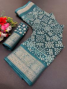 Boutique indienne dernière tenue ethnique fantaisie exclusive Saree en soie Dola de qualité supérieure avec teinture à la main et bordure riche Blouse Pallu classique - Product Image 2