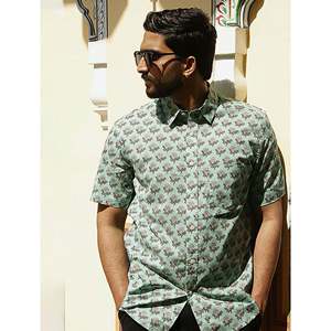 Camisa Casual de Manga Corta para Hombre con Estampado Floral Turquesa, 100% Algodón Popelina, Corte Entallado, Estilo Esmoquin - Product Image 1