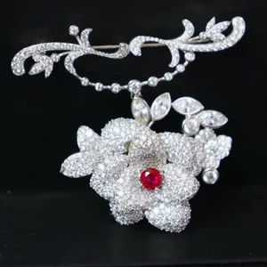 Broche cadeau de mariage de fiançailles de luxe en argent Tai Tai sertie à la main - Product Image 1