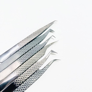 Pinzas de pestañas de acero inoxidable totalmente negras al por mayor, herramienta de extensión de pestañas sostenible con punta de fibra de sujeción fuerte y logotipo personalizado - Product Image 6