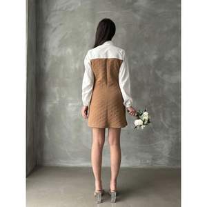 Robe mi-longue en gros avec manches en popeline et détails sur la poitrine pour des tenues élégantes - Product Image 1