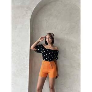 Chemisier en Chiffon à Motifs pour Femme Topshow avec Détail Gipe Noir – Vente en Gros Disponible - Product Image 3