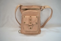 Sac à main pour homme en cuir véritable, style hip-hop, demi-lune, avec rivets décoratifs, fermeture à cordon, sangle simple