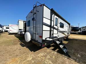 Autocaravana Usada en Excelentes Condiciones, Modelo <span class=keywords><strong>2021</strong></span>, Cruisers Twilight Signature TWS 2400, Remolque para Campamento, Autocaravana con Construcción de Aluminio, para 4-6 Personas, Familiar, 4x4 - Product Image 3