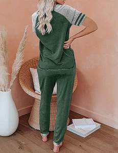 Nouveau survêtement en velours zippé tendance pour femmes, ensemble deux pièces, tenue de sport décontractée, tenue d'entraînement en velours pour femmes - Product Image 3