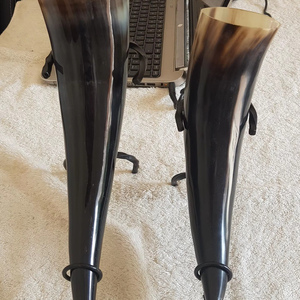 Jarra de Bebida Ecológica Tallada a Mano en Cuerno de Búfalo, Acabado Natural, Forma Natural, Decoración para el Hogar, Artesanía - Product Image 1