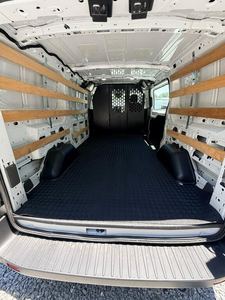 Listo para Enviar: Ford Transit Cargo 250 2025, Techo Bajo, Tracción Trasera, 3 Años de Garantía, Usado - Product Image 6