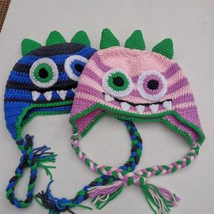 Bonnet à oreilles de monstre rayé en crochet personnalisé EFANBEANIE avec tresses – Chapeaux de créateur personnalisés – Bonnet tricoté Hiver 2025 - Product Image 2