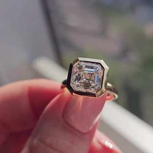 Bague de fiançailles en diamant de laboratoire Asscher de 4,00 ct, couleur D-E-F, pureté VVS-VS, certifiée IGI, sertie clos - Product Image 4