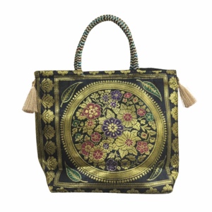 Bolso Tote Banarasi Floral de Medianoche, Acolchado, Hecho a Mano, de Gran Capacidad, de Moda, de Cuero y Nailon, Duradero, de Verano - Product Image 4