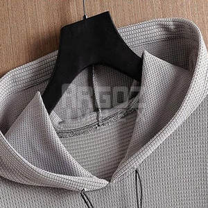 ชุดสั้นมีฮู้ดลำลองลำลองของผู้ชายชุดสั้นระบายอากาศได้ดีคอลเลกชันฤดูหนาวสีทึบทำในปากีสถาน - Product Image 5