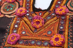 Zari Work Neck Empiècements de broderie Sindh Patch traditionnel Banjara Boho - Product Image 6