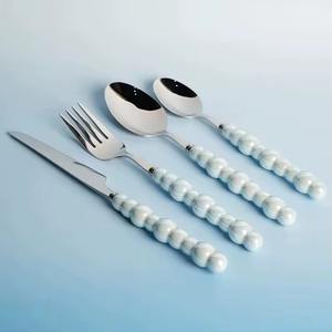 Juego de Cubiertos Modernos con Cuentas de Color Azul Medianoche, Vajilla Decorativa Ideal para Recepciones y Eventos, de la India - Product Image 2