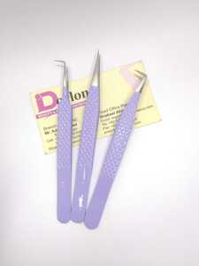 Pince à cils enduite de couleur pourpre à prise diamantée en acier inoxydable, volume pointu, extension de cils, pince à épiler au Pakistan - Product Image 2