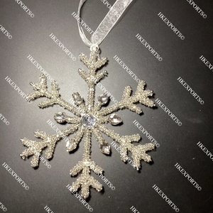 Adornos navideños con cuentas multicolores hechos a mano Adornos festivos únicos para árboles festivos para regalos y decoraciones - Product Image 1