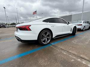 Neatly- Used- 2022-Audi-E-Tron-GT- Quattro-pour-la-vente - Product Image 2
