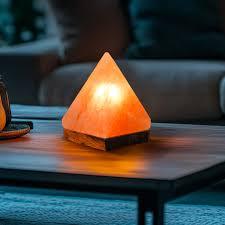 Lampes élégantes en pyramide de sel rose de l'Himalaya avec sculptures de luxe Bases en bois fabriquées à la main Aspect naturel-Artisanat de luxe Style Love - Product Image 3