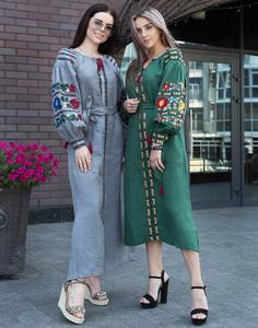 Robe de luxe et modeste brodée à manches longues, longueur au sol, mode de créateur en coton, vêtements d'occasion, robe d'ukraine - Product Image 2