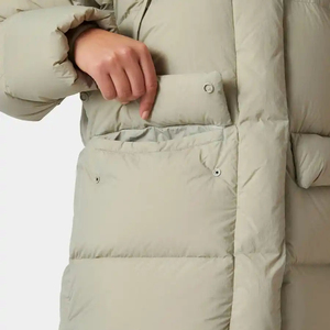 Diseño personalizado ligero OEM Mujeres Inspire Puffer Down Jacket Capucha ajustable y Puffer acolchado Mujeres Bubble Winter Down Jacket - Product Image 3