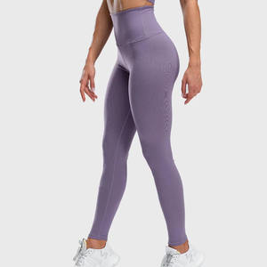 Meilleure vente Ensemble de yoga sans couture extensible et actif de couleur lilas pour femmes avec soutien-gorge et leggings de sport à vendre en qualité en vrac - Product Image 2