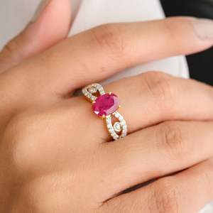 แหวนแต่งงานเพชรและทับทิมทรงวงรีธรรมชาติดีไซน์แบบคลาสสิกดีไซน์จากนักออกแบบในทองคำ14K แข็งสีเหลืองขายส่งเครื่องประดับชั้นดี - Product Image 6