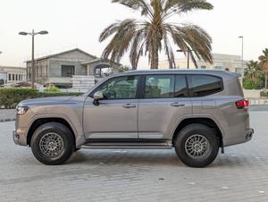 Toyota Hilux Usada Original para Land Cruiser, Caja de Cambios Manual/Automática, Combustible Diésel, Interior Oscuro, Volante a la Izquierda, en Venta - Product Image 2