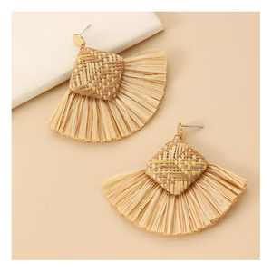 Dernières boucles d'oreilles en rotin faites à la main 2025 élégantes et légères pendantes en forme de larme avec des goujons en bois idéales pour l'herbe de mer décontractée - Product Image 6