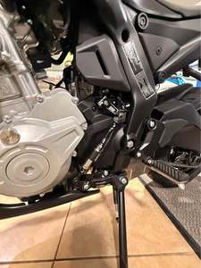 มอเตอร์ไซค์สตรีทไฟท์เตอร์ขนาดกลาง 650–700 ซีซี - Product Image 2