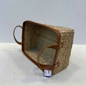 ตะกร้าสี่เหลี่ยมผืนผ้าทำจากหญ้าทะเล หรูหรา เป็นมิตรกับสิ่งแวดล้อม พร้อมหูหิ้ว 2 ข้าง และขอบหนัง ใช้ได้หลากหลาย ผลิตอย่างประณีต - Product Image 4