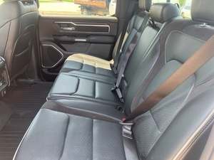 Usado 2024 1500 Laramie Crew Cab 4WD - Product Image 4