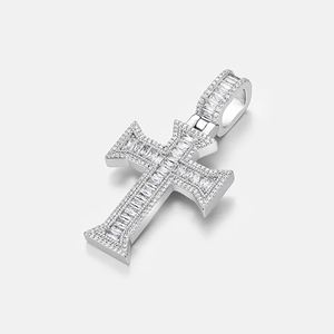 Pendentif personnalisé de luxe pour homme en alliage plaqué or avec diamants CZ - Product Image 3