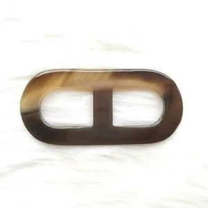 Anillo para Bufanda de Cuerno de Búfalo con Pulido Suave que Agrega Elegancia Suave y Sujeción Segura a Cualquier Bufanda de Alta Calidad - Product Image 1