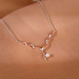 สร้อยคอมุกน้ำจืดทรงมันฝรั่งสีเงินเกอายา - Product Image 3