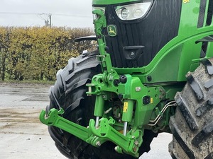 รถแทรกเตอร์มือสองคุณภาพสูงราคาดีที่สุด ยี่ห้อ John Deere รุ่น 6R 215 สำหรับขาย/ เหมาะสำหรับเก็บเกี่ยวข้าวโพด แครอท ข้าว ถั่วลิสง ข้าวสาลี - Product Image 3