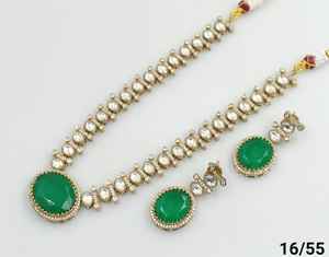 Pendentif de fantaisie indien élégant traditionnel et Kundan Long collier ensemble ton or Kundan perle Long collier avec ensemble de boucles d'oreilles assorties - Product Image 2