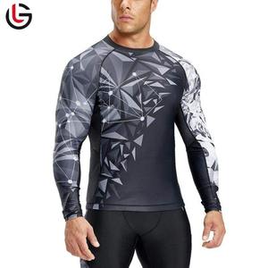 Vente en gros de chemises de gymnastique par compression avec logo personnalisé à manches longues Rash Guard sublimé pour hommes Rash Guard - Product Image 5