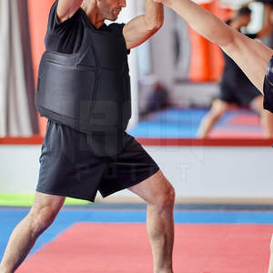Protège-poitrine de boxe professionnel en cuir de haute qualité, best-seller, pour l'entraînement MMA, disponible en gros, respirant et confortable - Product Image 4