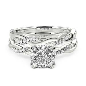 Ensemble de bagues de fiançailles Jeulia en argent sterling plaqué or 14 carats avec coupe coussin torsadée - Product Image 1