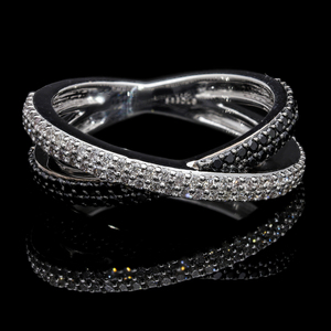 Bague croisée en or jaune 14K audacieuse avec diamants naturels noirs et blancs à double pavé Design contemporain - Product Image 4