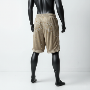 Pantalones cortos de baloncesto de malla de poliéster de 180 GSM para hombre, color beige arena, con paneles laterales con puntos de diamantes de imitación y logotipo personalizado con transferencia térmica. - Product Image 5