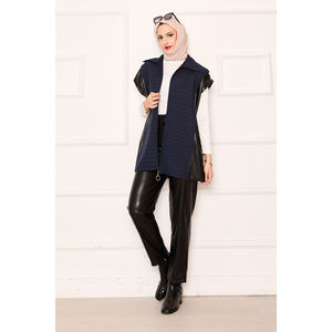 Conjunto de Dos Piezas de Cuero Acolchado Azul Marino con Cuello Asimétrico, Atuendos Casuales de Invierno en Tallas XS y XXS con Conjunto Corto - Product Image 2