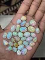 Opale d'Éthiopie 100% Naturelle Grade AAA+ Cabochon Facetté Cœur Multi-Feu Personnalisé pour Fabrication de Bijoux