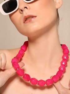Collier pendentif en résine rose audacieux, perles artisanales, géométrique, modèle ange, léger, bijoux tendance pour femmes - Product Image 2