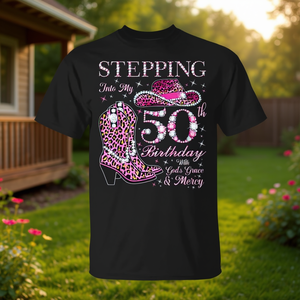 Maglietta promozionale: Intraprendendo il mio cinquantesimo compleanno con la grazia e la misericordia di Dio - Product Image 3